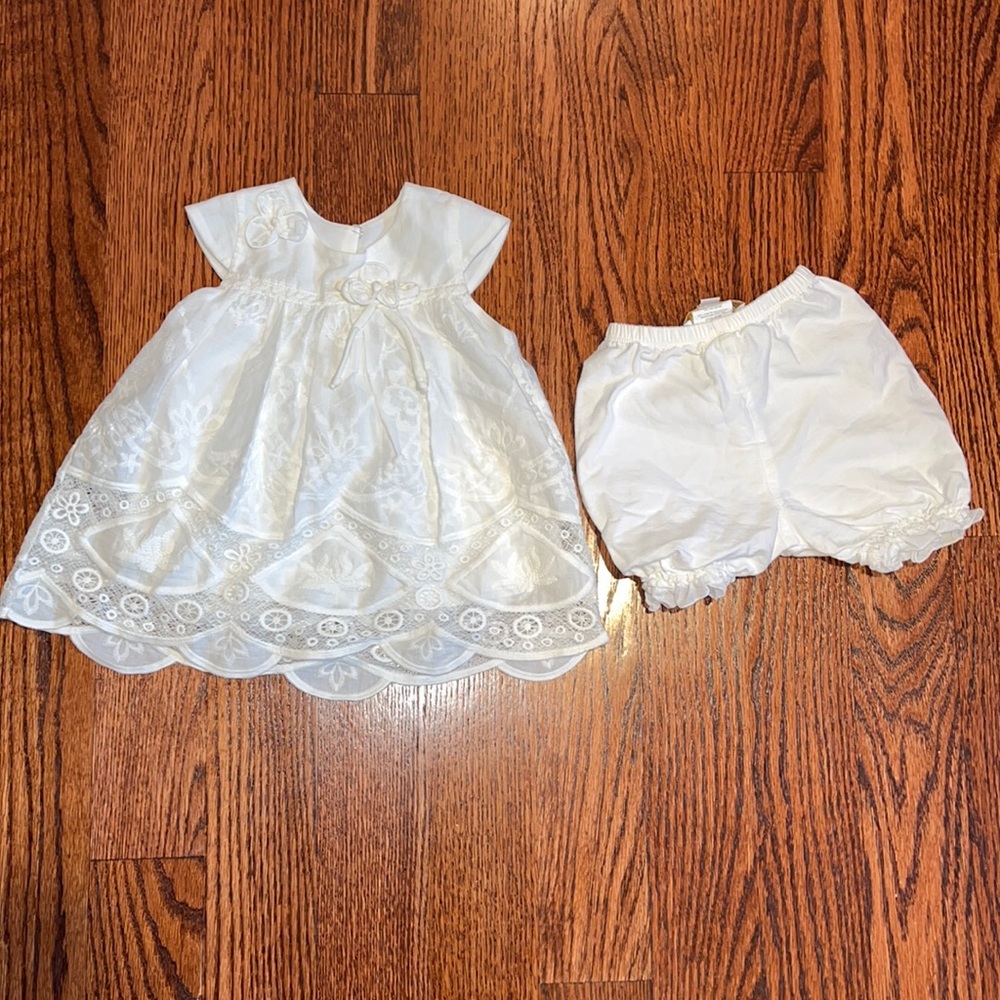 Beautiful boutique isobella & Chloe white outfit size 24m